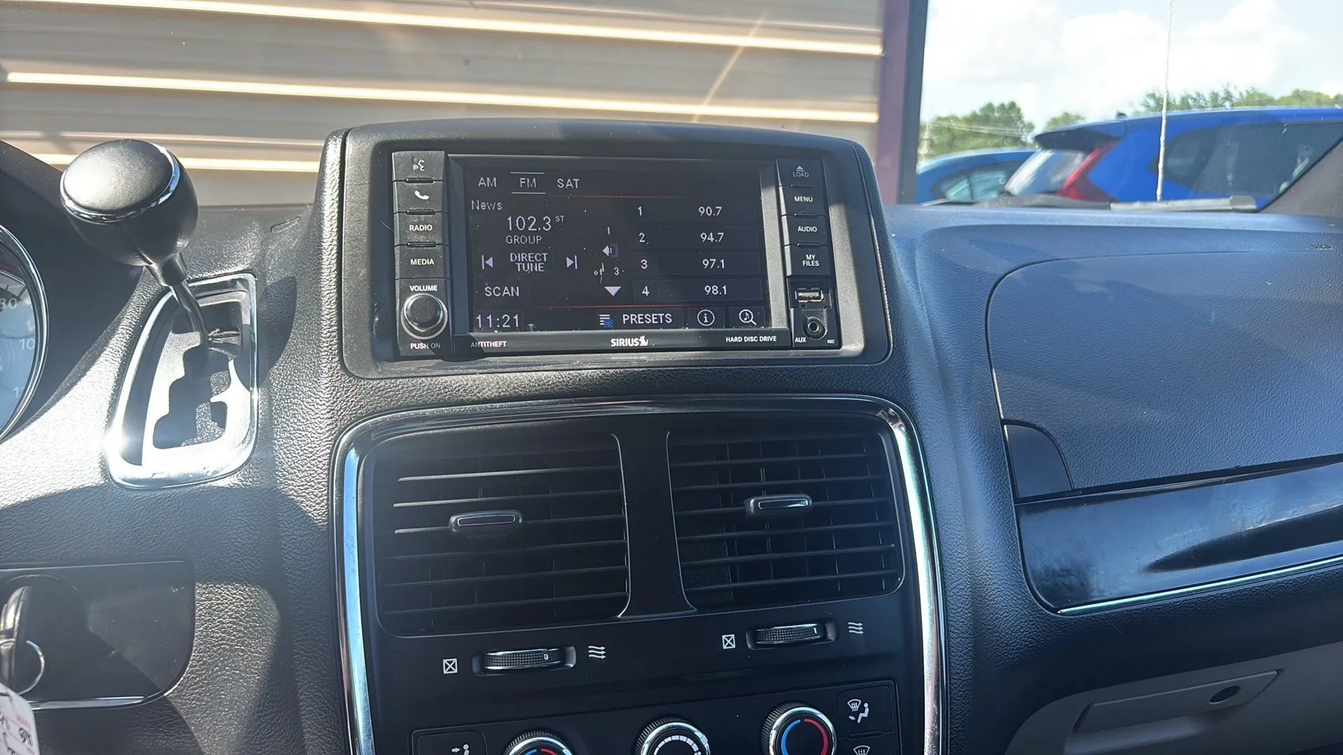 Used 2017 Dodge Grand Caravan SXT FWD image 24