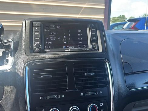 Used 2017 Dodge Grand Caravan SXT FWD image 24
