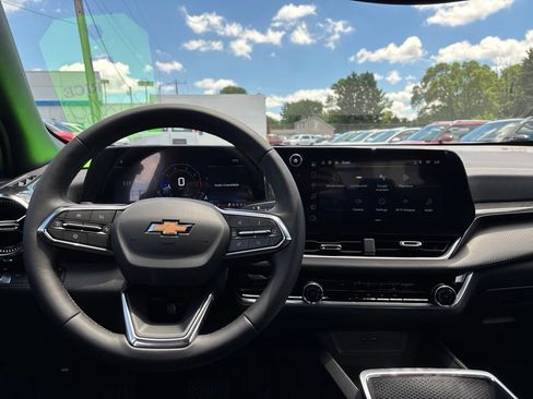 New 2026 Chevrolet Equinox LT w/ LPO, Floor Liner Package AWD/4WD image 9