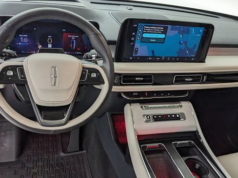 Used 2025 Lincoln Aviator Reserve w/ Equipment Group 201A AWD/4WD image 4