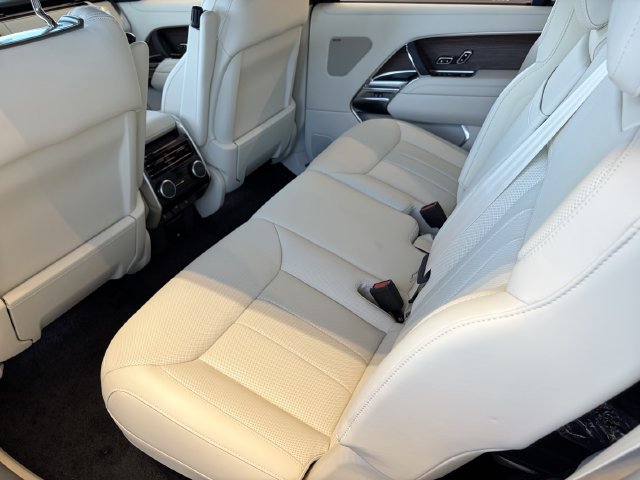 New 2026 Land Rover Range Rover Long Wheelbase SE AWD/4WD image 15