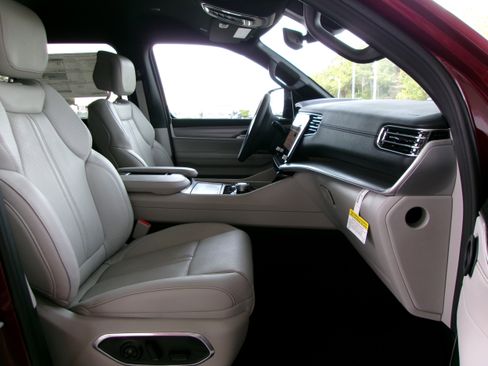 New 2026 Jeep Grand Wagoneer Limited AWD/4WD image 22
