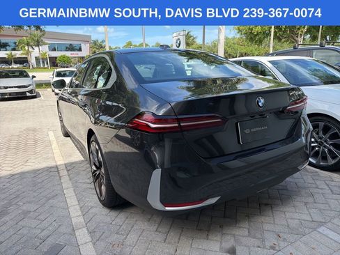 Used 2024 BMW 530i w/ Premium Package image 5