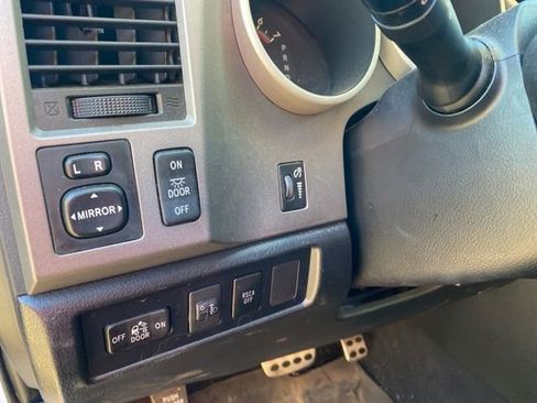 Used 2010 Toyota Tundra 4x4 CrewMax image 23