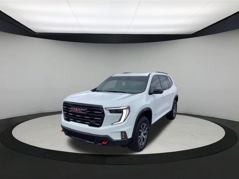 Used 2024 GMC Acadia AT4 w/ Luxury Package image 4