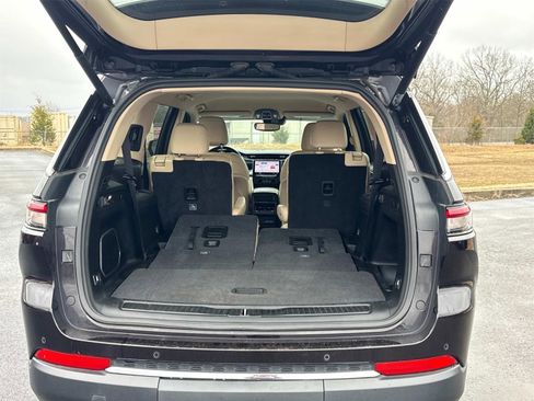 Used 2022 Jeep Grand Cherokee L Limited image 13