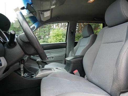 Used 2015 Toyota Tacoma 4x4 Double Cab w/ TRD Sport Package image 12