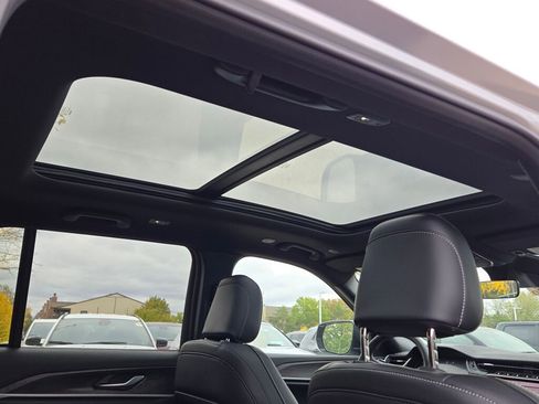 New 2025 Jeep Grand Cherokee Limited w/ Black Appearance Package image 11