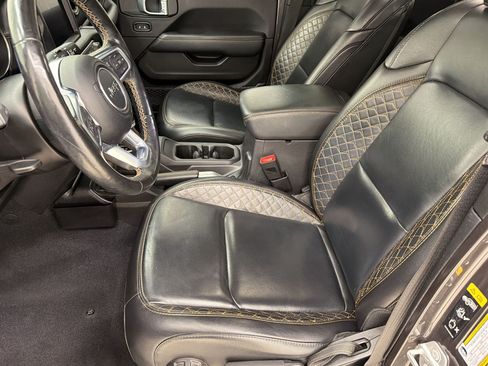 Used 2021 Jeep Wrangler Unlimited Sahara AWD/4WD image 5