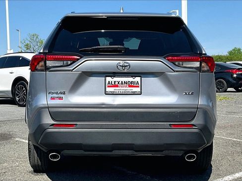 Used 2024 Toyota RAV4 XLE FWD image 4