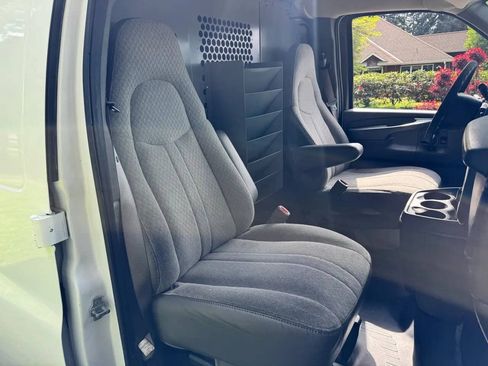 Used 2009 GMC Savana 3500 RWD image 11