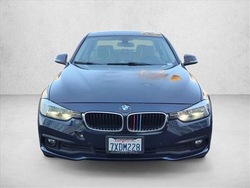 Used 2017 BMW 320i Sedan RWD image 2