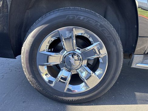Used 2015 Chevrolet Suburban LTZ RWD image 15