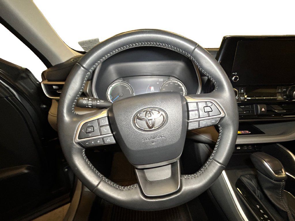 Used 2026 Toyota Highlander XLE AWD/4WD image 12