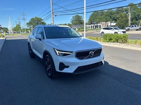 Certified 2025 Volvo XC40 B5 Core AWD/4WD image 6