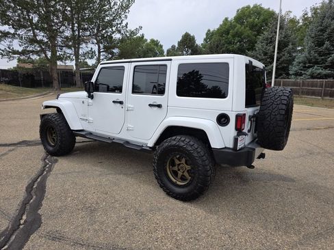 Used 2015 Jeep Wrangler Unlimited Sahara w/ Connectivity Group AWD/4WD image 3