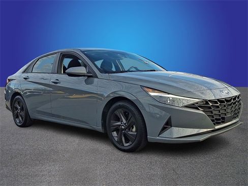 Used 2021 Hyundai Elantra SEL w/ Convenience Package image 3