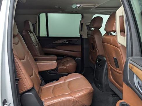 Used 2016 Cadillac Escalade ESV Premium image 19