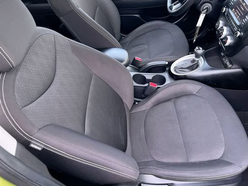Used 2017 Kia Soul image 28