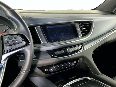 Used 2024 Buick Enclave Premium image 9