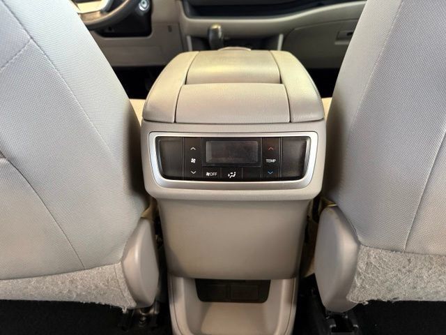 Used 2017 Toyota Highlander LE w/ Carpet Mat Package FWD image 26