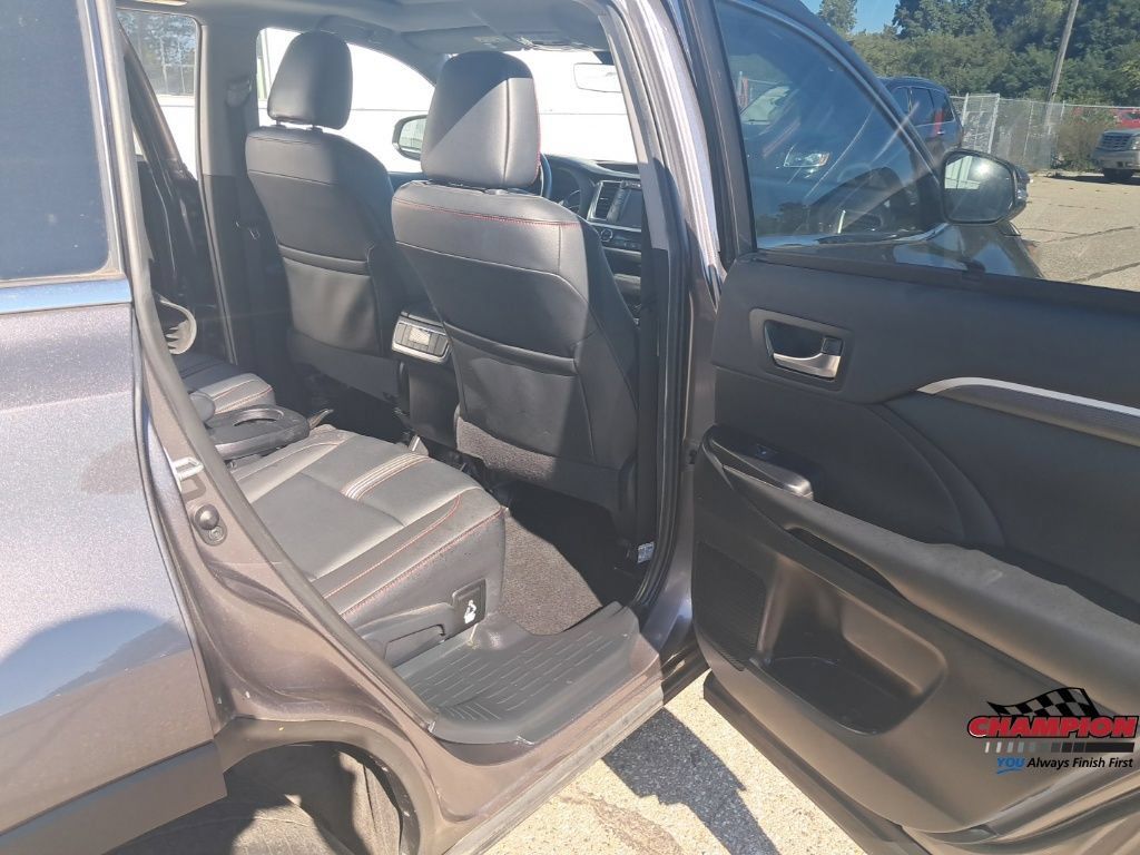 Used 2019 Toyota Highlander SE w/ Protection Package #3 AWD/4WD image 13