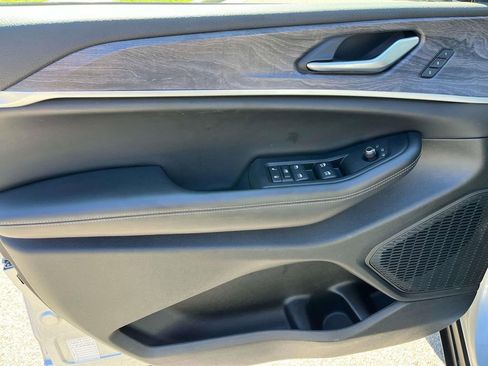 Used 2024 Jeep Grand Cherokee L Limited w/ Luxury Tech Group II image 30