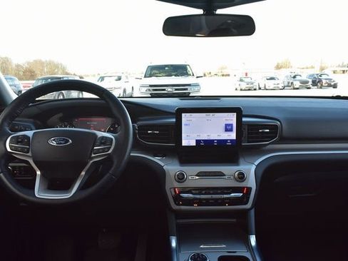 Used 2023 Ford Explorer XLT w/ Equipment Group 202A image 36