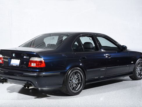 Used 2003 BMW M5 RWD image 3