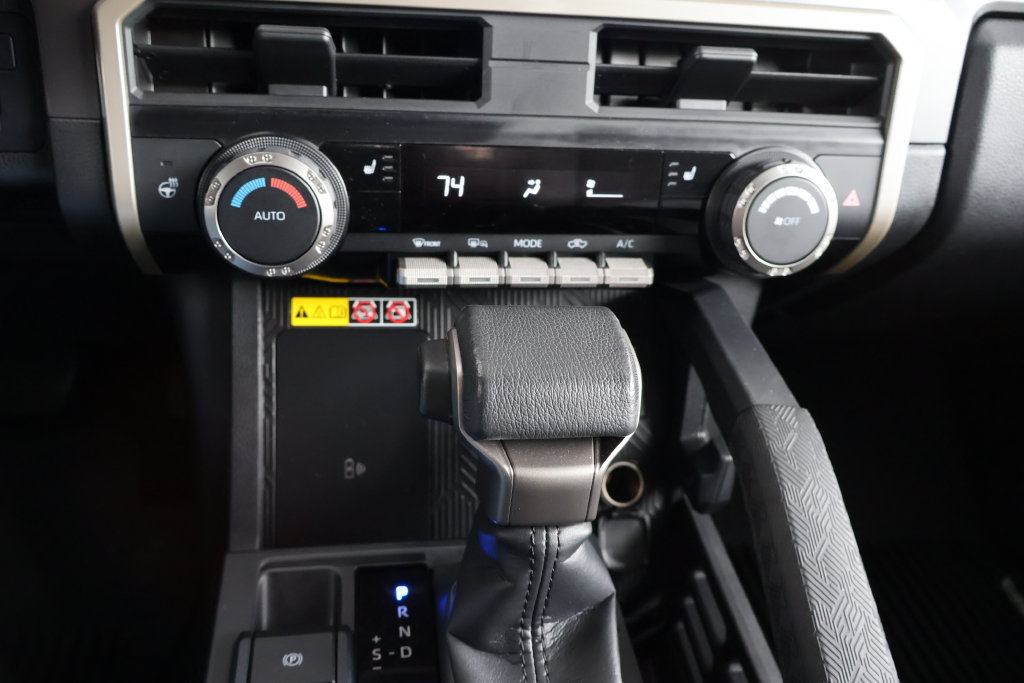 Certified 2025 Toyota Tacoma SR5 AWD/4WD image 37