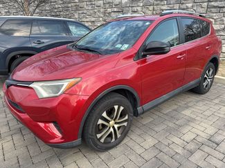 Used 2017 Toyota RAV4 LE video 1