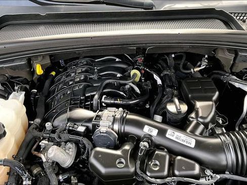 Used 2023 Jeep Grand Cherokee Limited w/ Black Appearance Package image 33