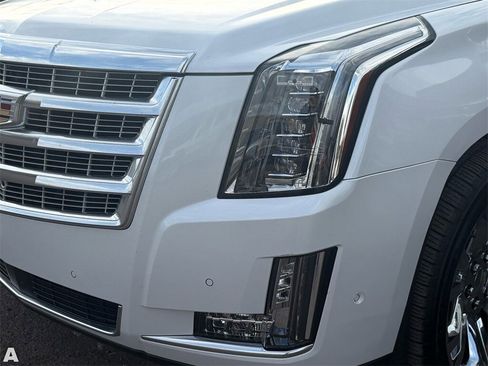 Used 2020 Cadillac Escalade Premium Luxury w/ LPO, Radiant Package image 8