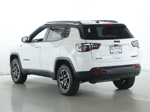 Used 2025 Jeep Compass Trailhawk AWD/4WD image 41