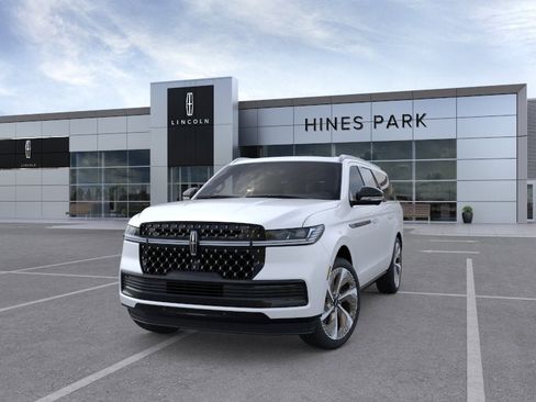 New 2026 Lincoln Navigator L Black Label AWD/4WD image 2
