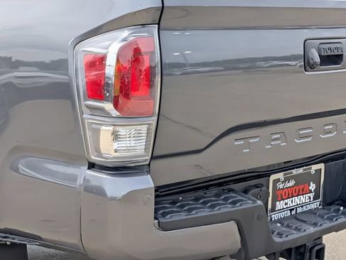 Used 2022 Toyota Tacoma TRD Sport w/ Technology Package AWD/4WD image 7