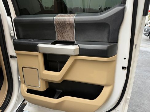 Used 2019 Ford F250 Lariat w/ Chrome Package image 16