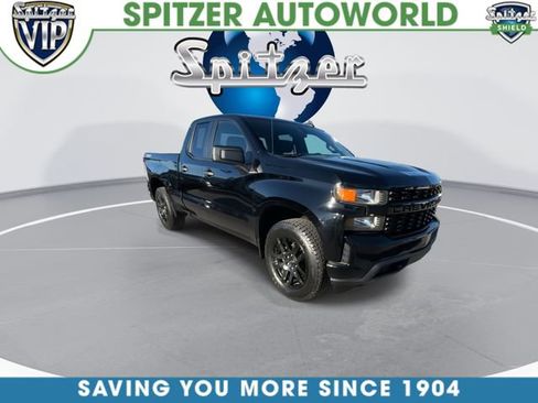 Used 2022 Chevrolet Silverado 1500 Custom w/ LPO, Blackout Package image 2