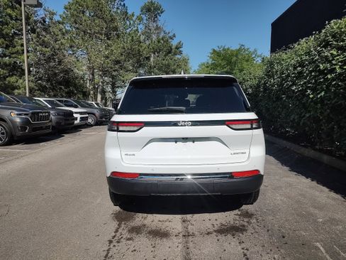 Certified 2025 Jeep Grand Cherokee Limited AWD/4WD image 3