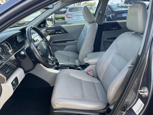 Used 2016 Honda Accord Touring image 19