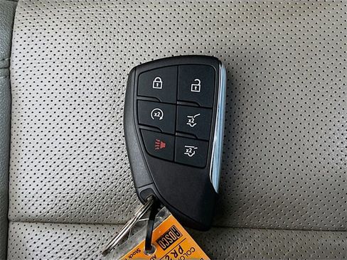 Used 2023 GMC Yukon SLT w/ SLT Luxury Package image 31