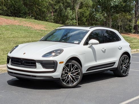 Certified 2026 Porsche Macan AWD/4WD image 1
