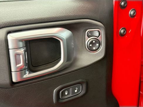 Used 2024 Jeep Wrangler Unlimited image 18