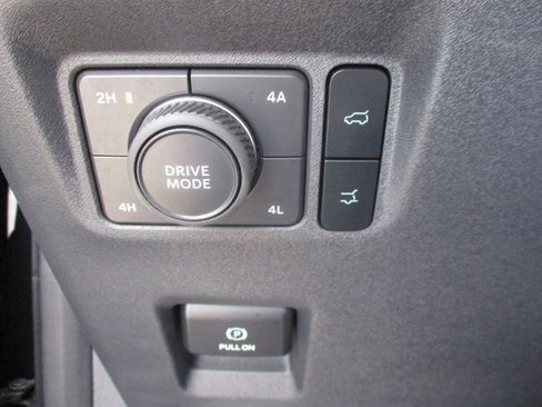 Used 2025 Ford Expedition Max Active AWD/4WD image 36