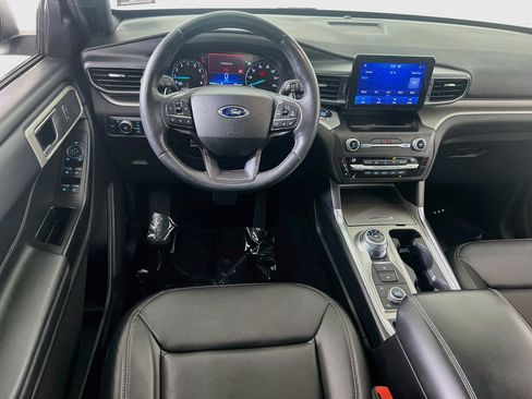 Used 2020 Ford Explorer XLT w/ Equipment Group 202A AWD/4WD image 22