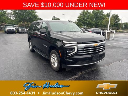 Used 2025 Chevrolet Suburban LT AWD/4WD image 1