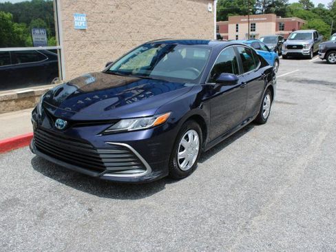 Used 2022 Toyota Camry LE FWD image 3