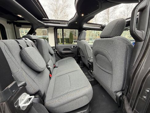 Used 2025 Jeep Wrangler Sahara w/ Safety Group image 27