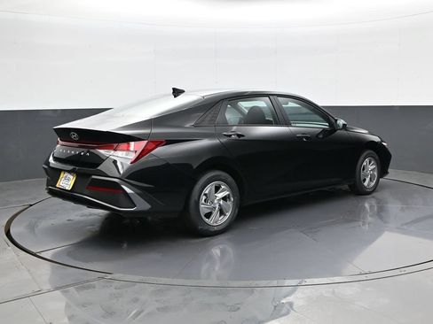 New 2026 Hyundai Elantra SE FWD image 5