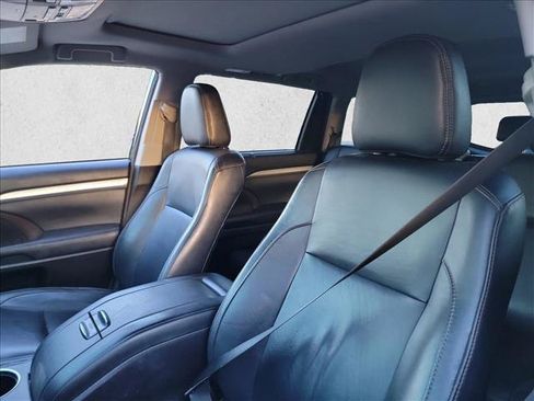 Used 2018 Toyota Highlander XLE AWD/4WD image 10